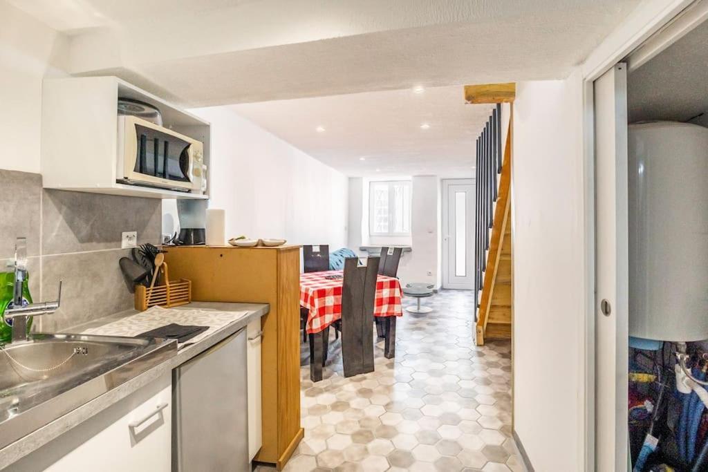 Maison Atypique Dans Circulade Bram Екстериор снимка
